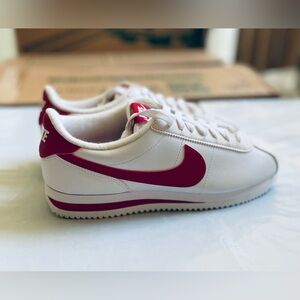 Nike Cortez basic leather wht/gym red new in original box